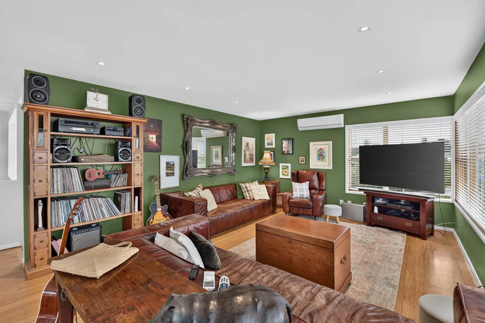 Photos of 250 Centreway Road