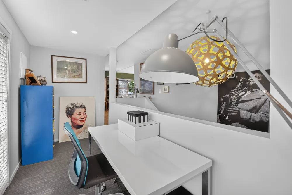 Photos of 250 Centreway Road