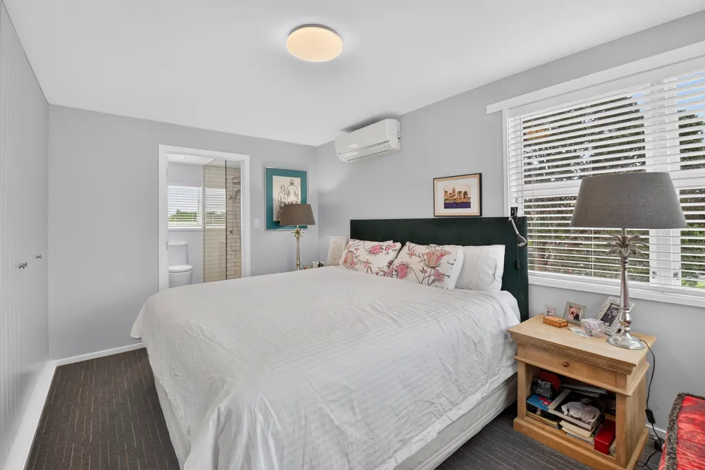 Photos of 250 Centreway Road