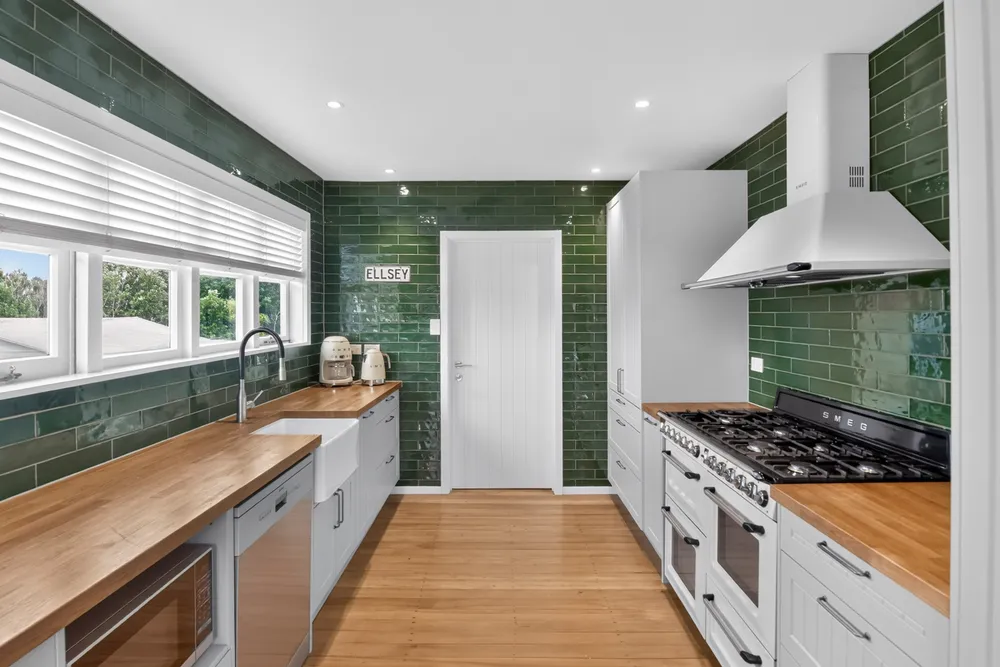 Photos of 250 Centreway Road