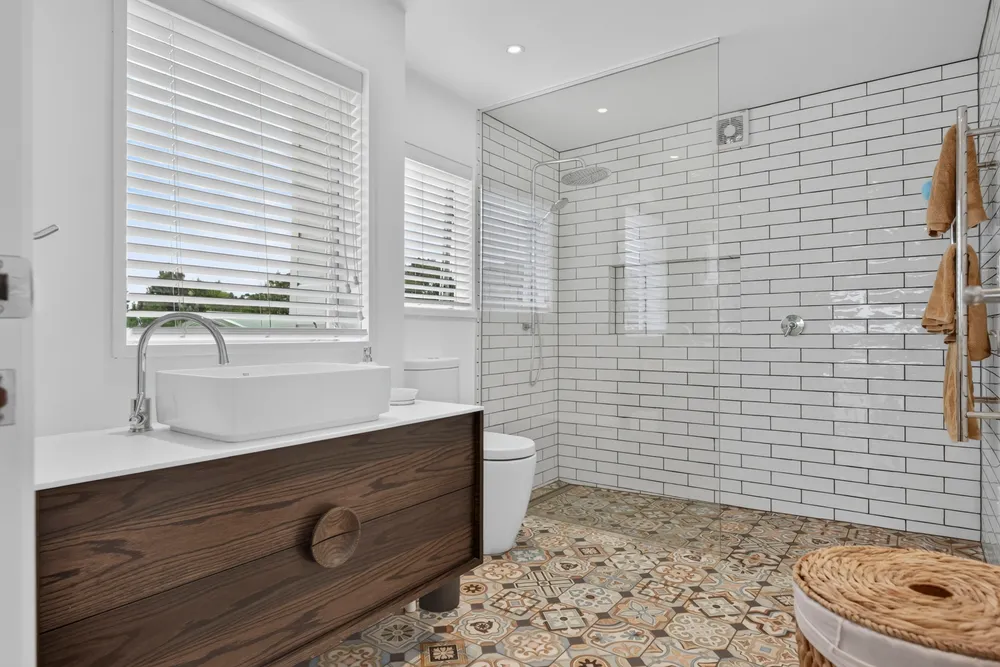 Photos of 250 Centreway Road