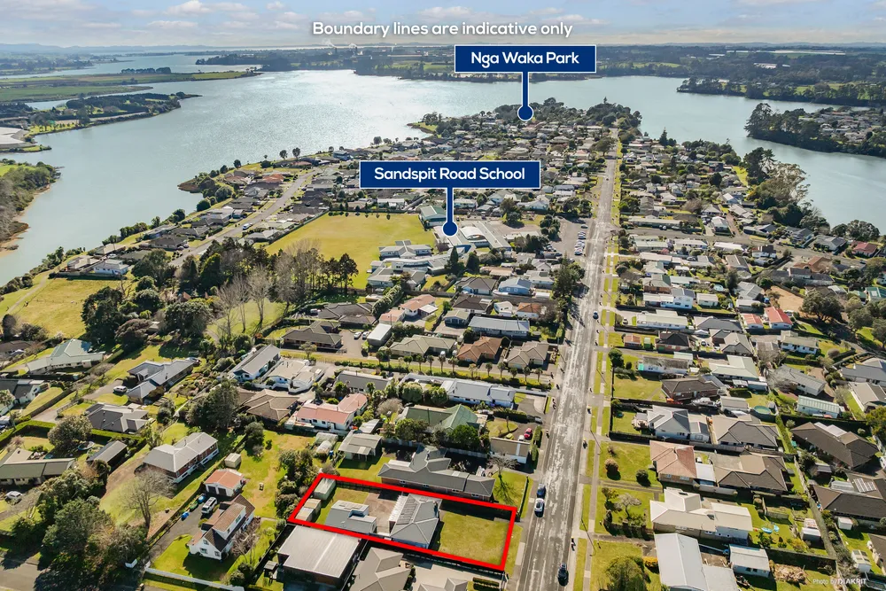 Photos of 34 Sandspit Road