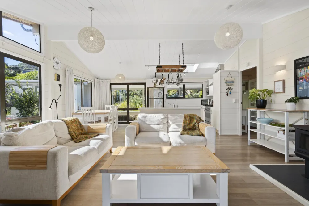 Photos of 136 Reotahi Road