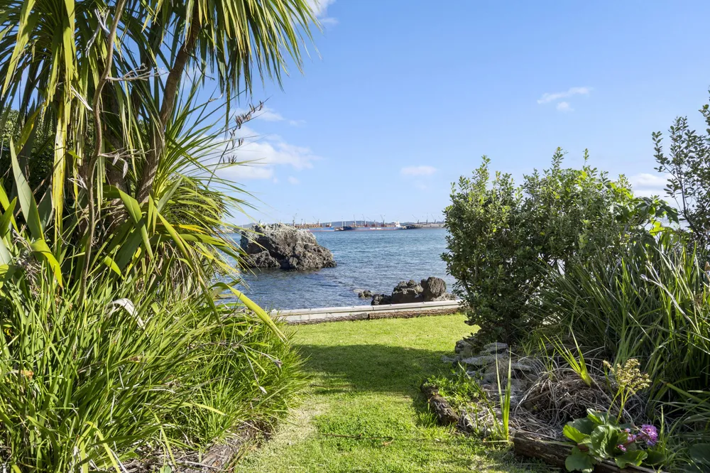 Photos of 136 Reotahi Road