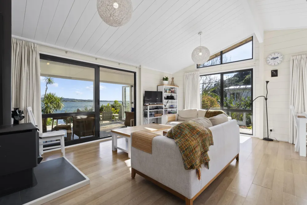 Photos of 136 Reotahi Road