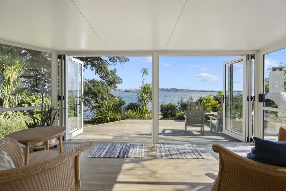 Photos of 136 Reotahi Road