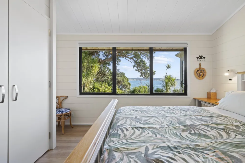 Photos of 136 Reotahi Road