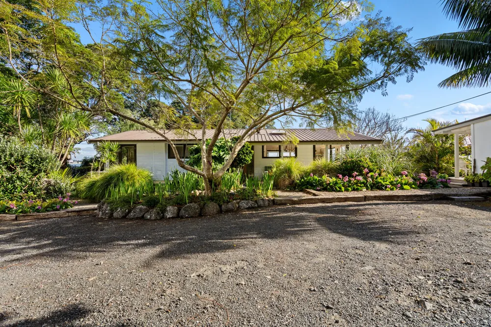 Photos of 136 Reotahi Road
