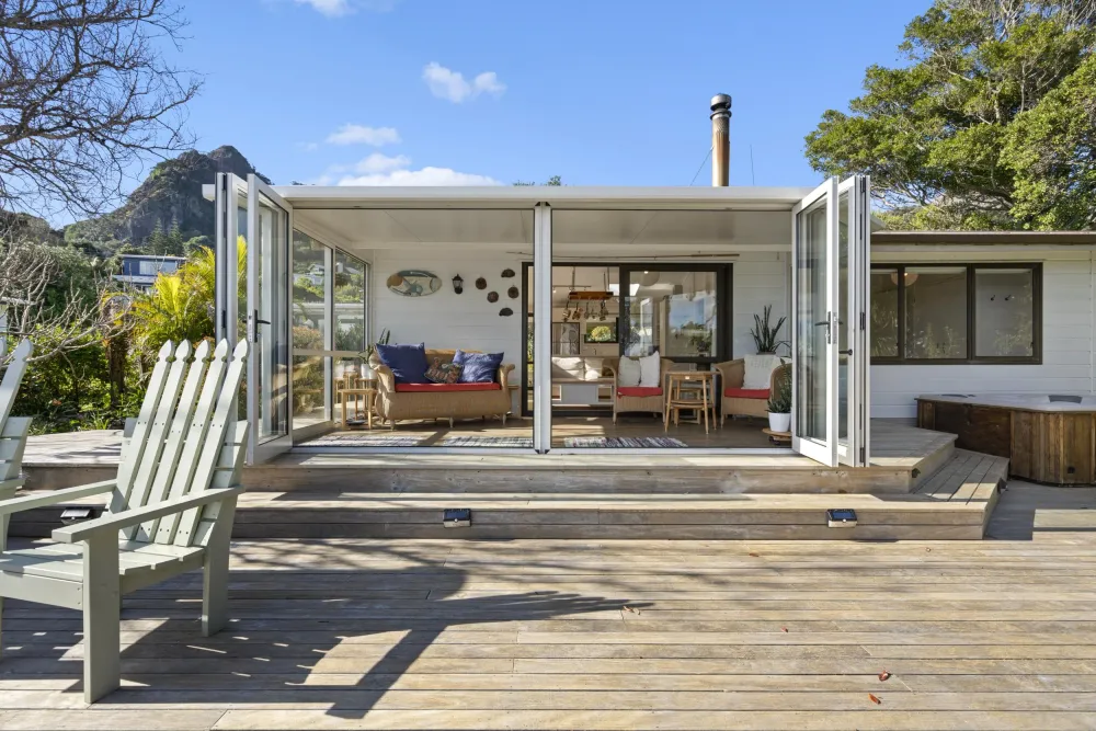 Photos of 136 Reotahi Road