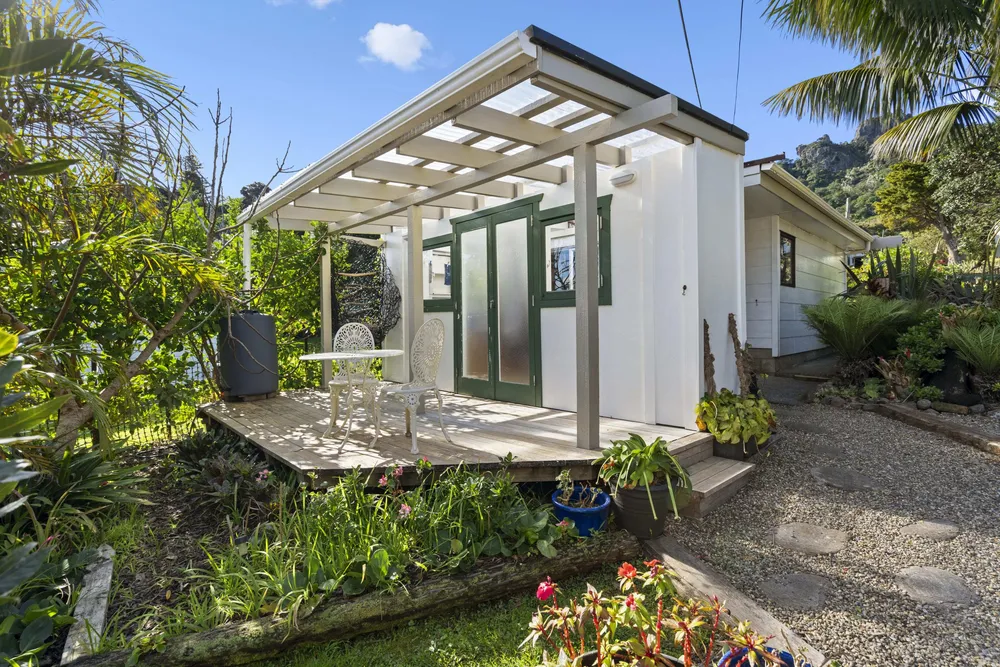 Photos of 136 Reotahi Road