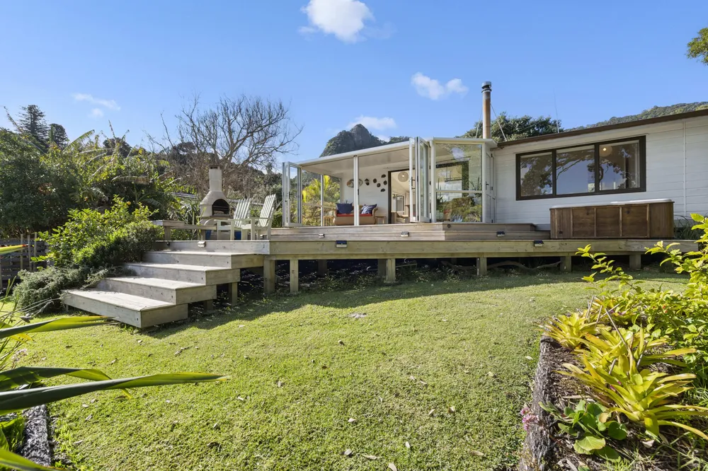 Photos of 136 Reotahi Road
