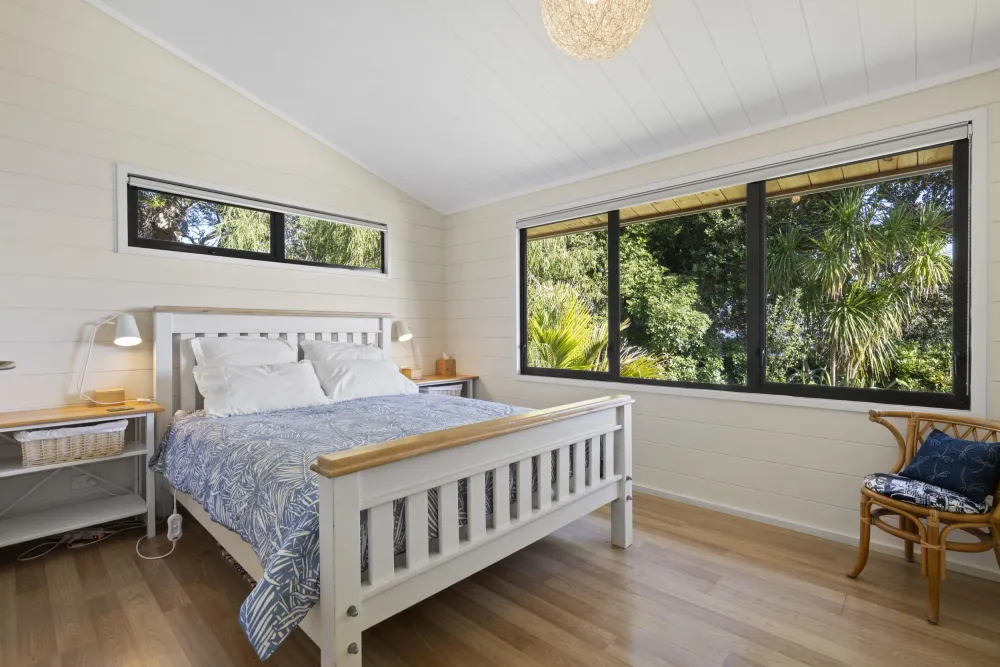 Photos of 136 Reotahi Road