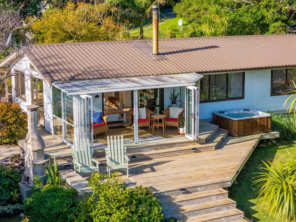 Photos of 136 Reotahi Road