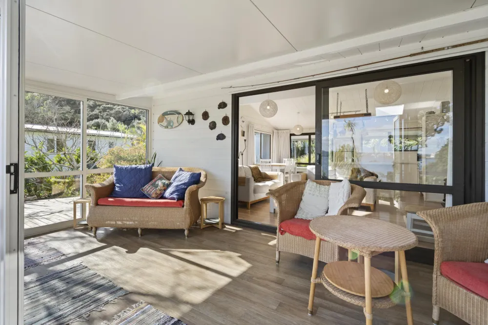 Photos of 136 Reotahi Road