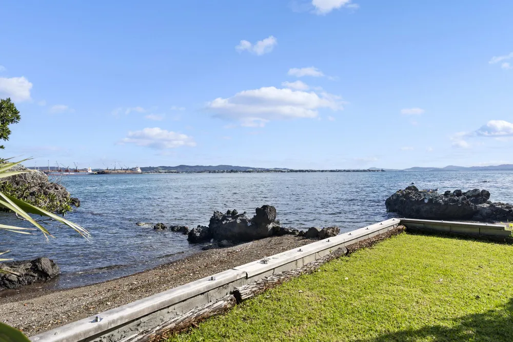Photos of 136 Reotahi Road