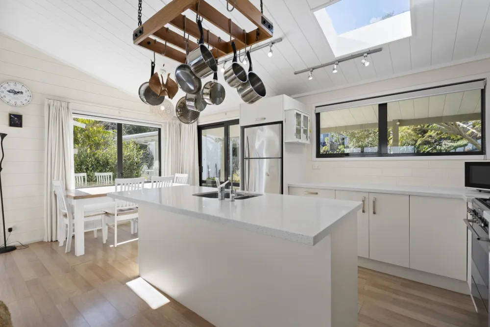 Photos of 136 Reotahi Road