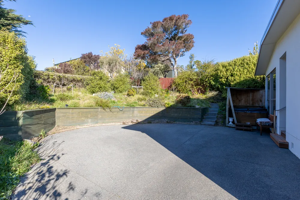 Photos of 320 Cannon Hill Crescent