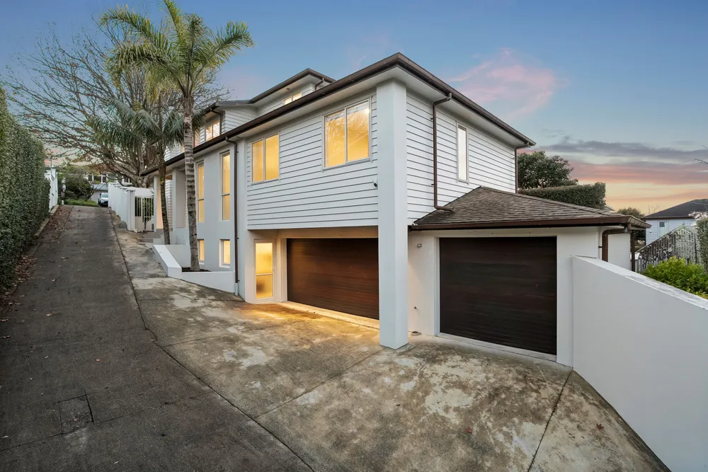 Photos of 42 Mahoe Avenue
