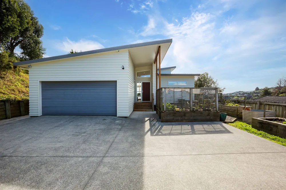 Photos of 152 Eskdale Road