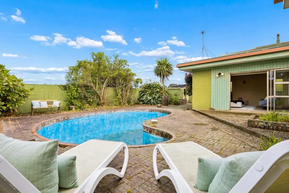 Photos of 12 Andes Avenue