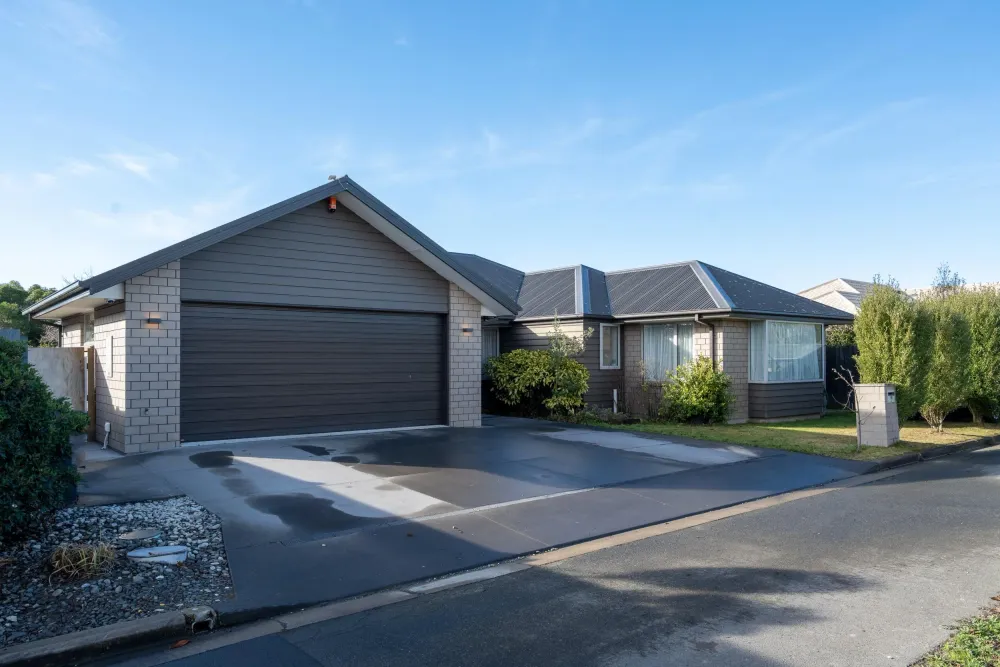 Photos of 16 Flaxgrove Place