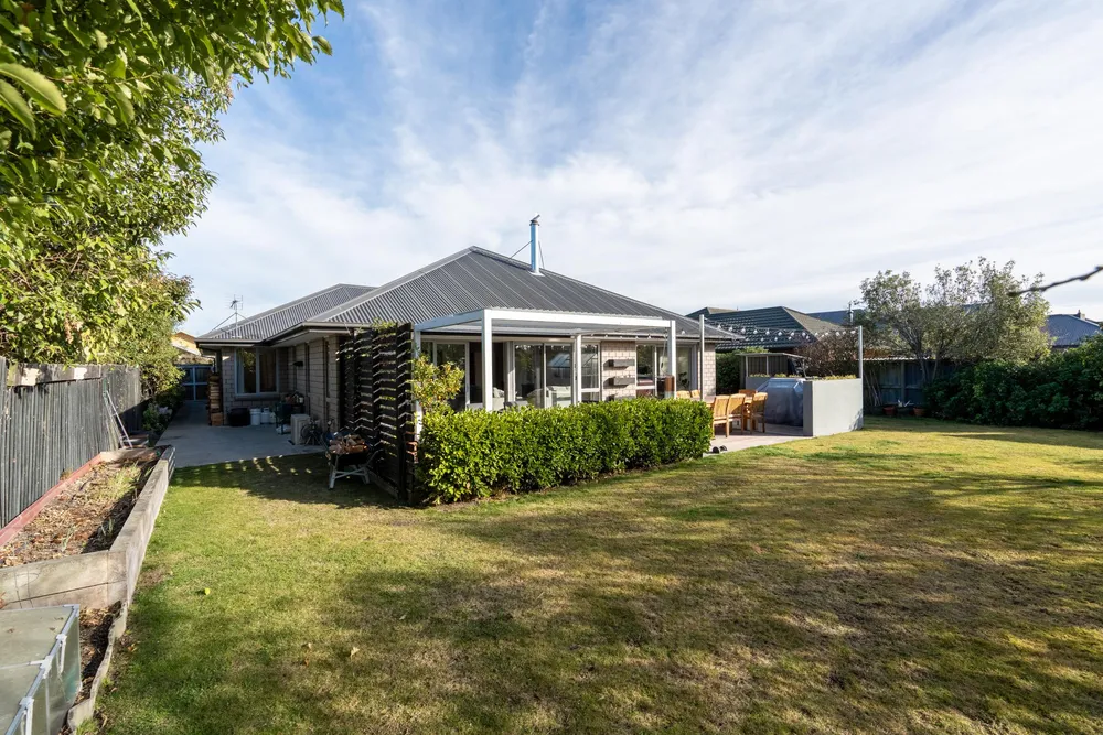 Photos of 16 Flaxgrove Place