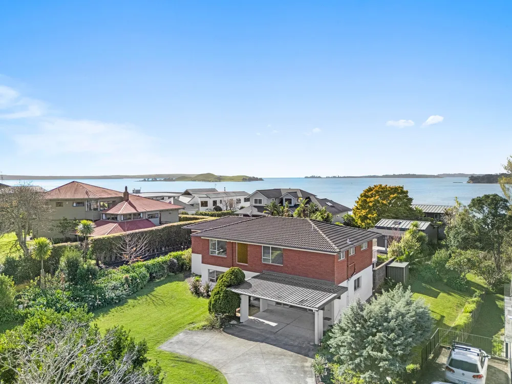 Photos of 393 Riddell Road