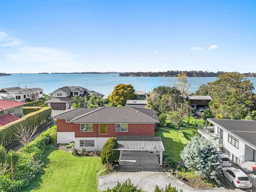 Photos of 393 Riddell Road