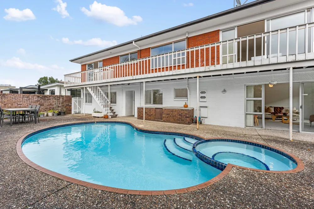 Photos of 393 Riddell Road