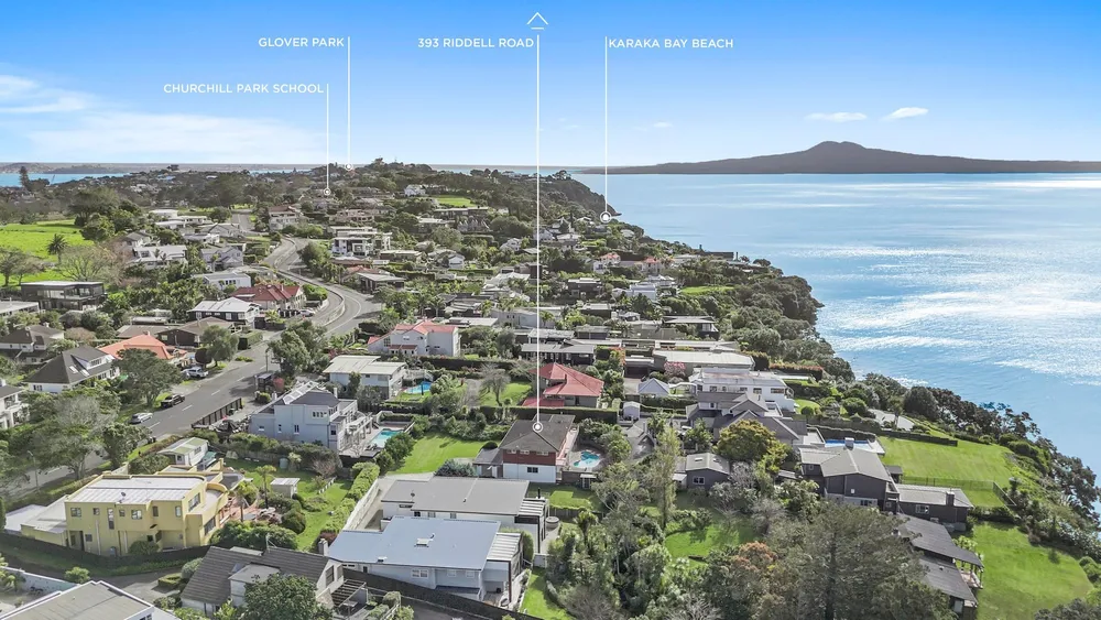 Photos of 393 Riddell Road
