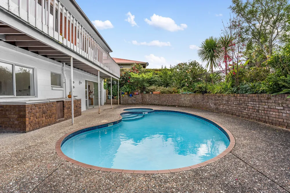 Photos of 393 Riddell Road