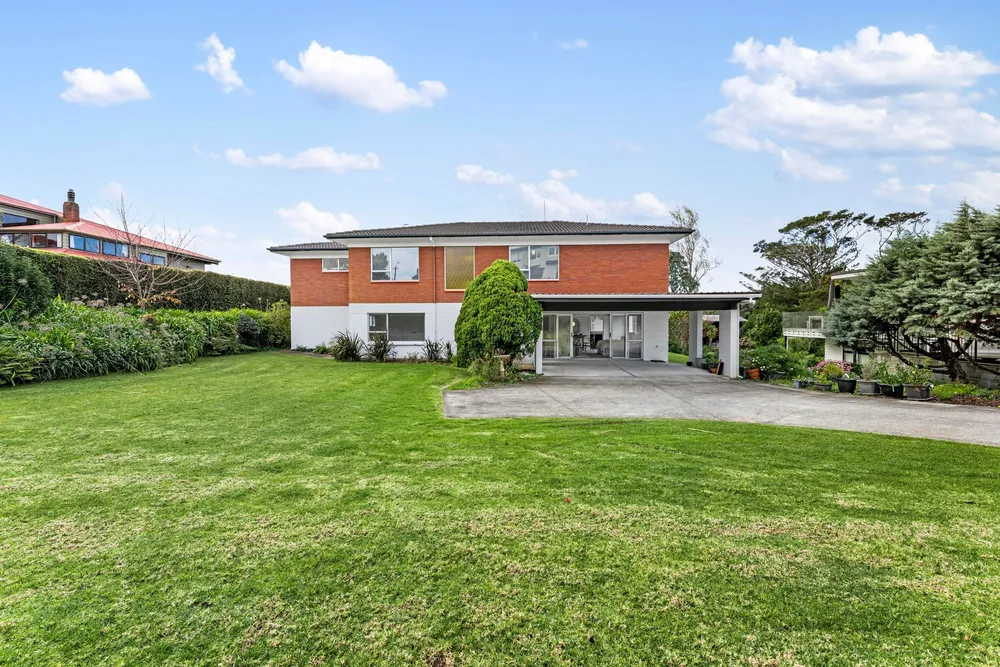 Photos of 393 Riddell Road