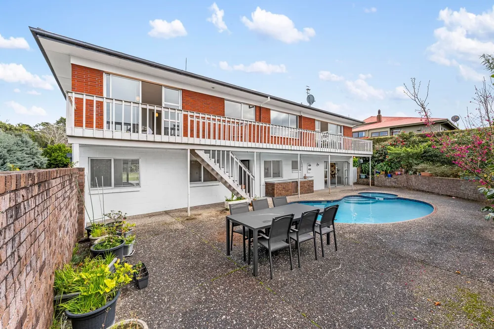 Photos of 393 Riddell Road