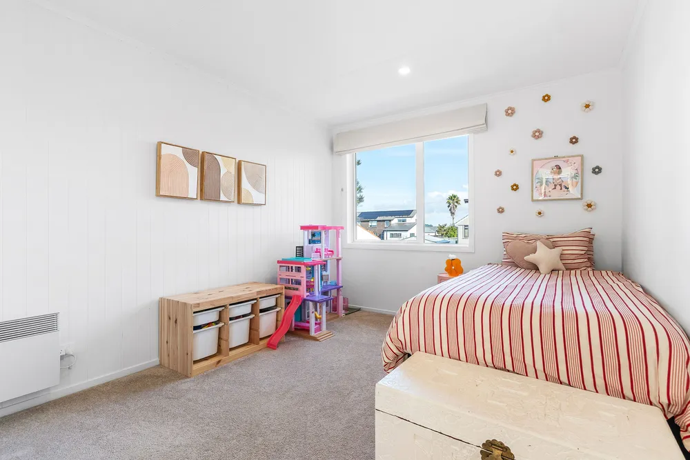 Photos of 27a Castledine Crescent