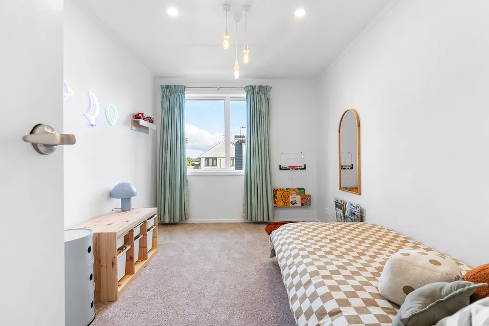 Photos of 27a Castledine Crescent