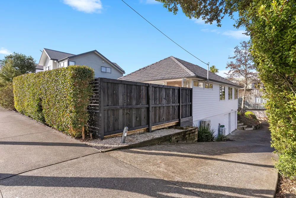 Photos of 27a Castledine Crescent