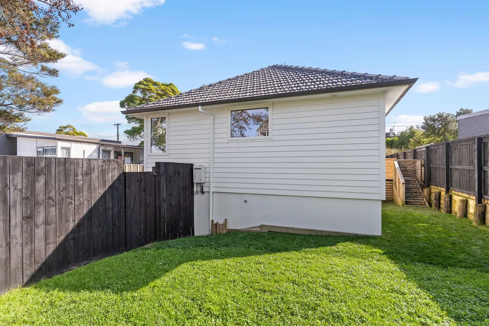 Photos of 27a Castledine Crescent