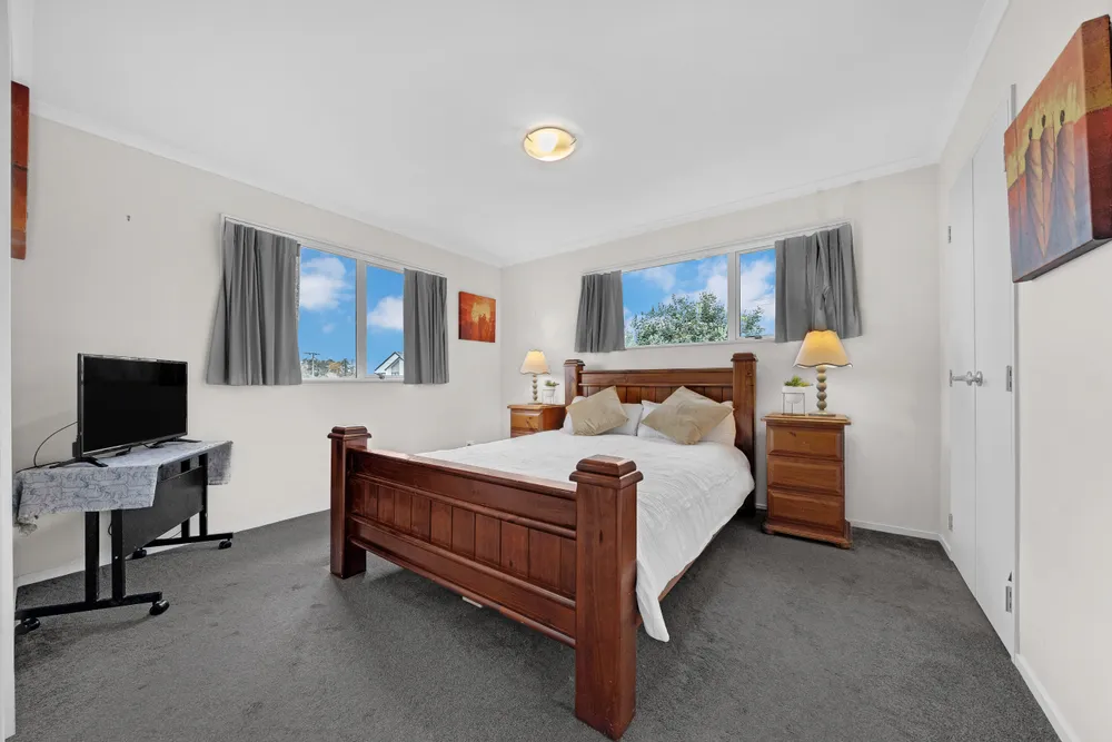 Photos of 33 Hain Avenue