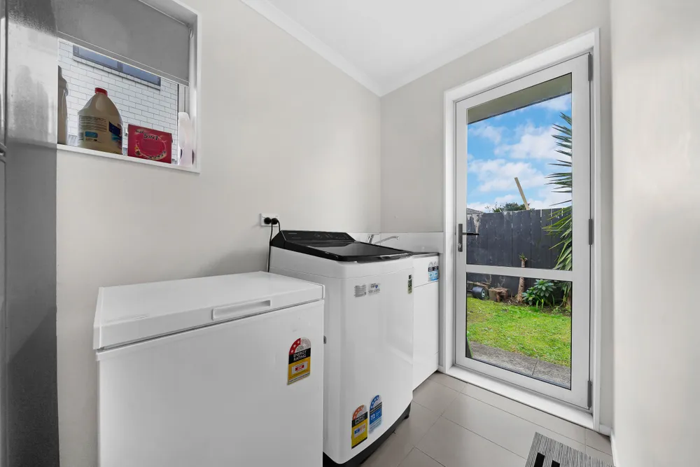 Photos of 33 Hain Avenue