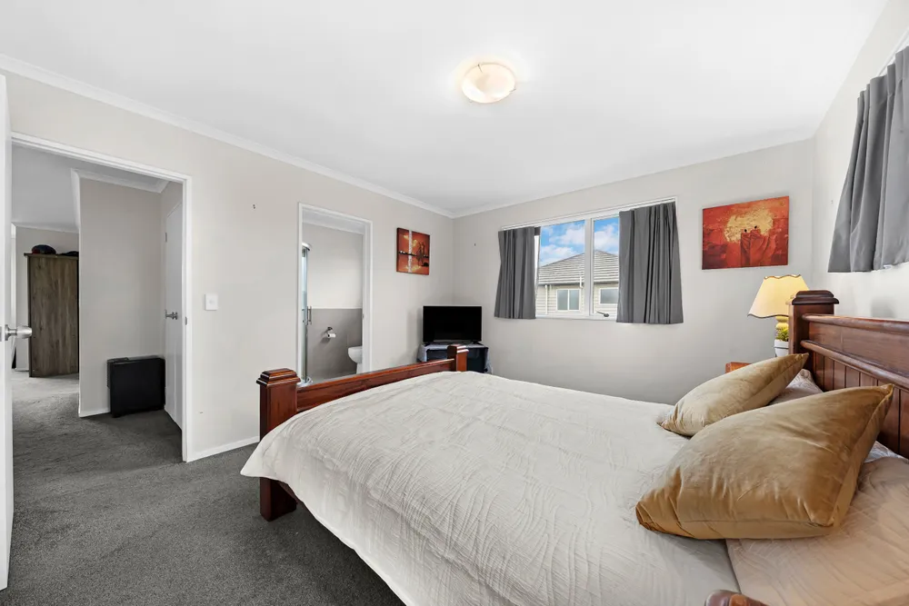 Photos of 33 Hain Avenue