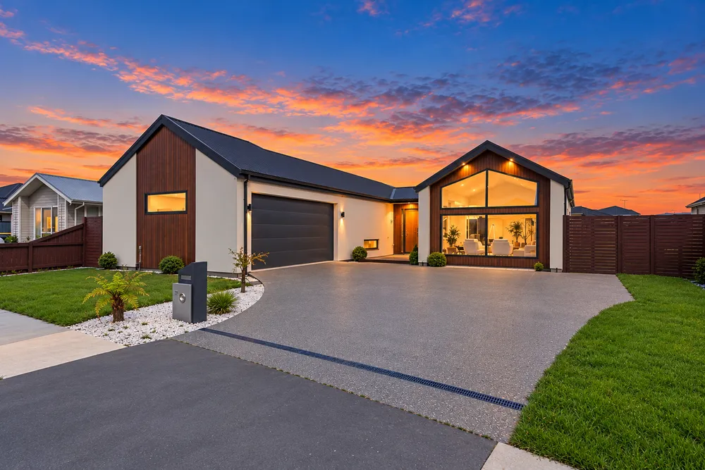 Photos of 49 Candlesticks Crescent