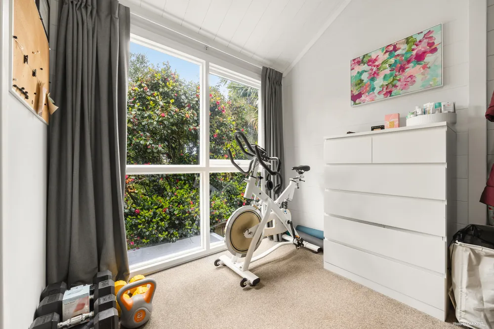 Photos of 2/2 Claude Road