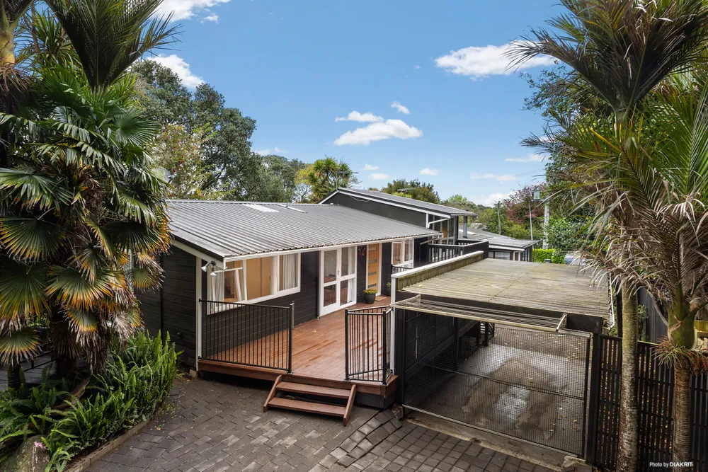 Photos of 2/2 Claude Road