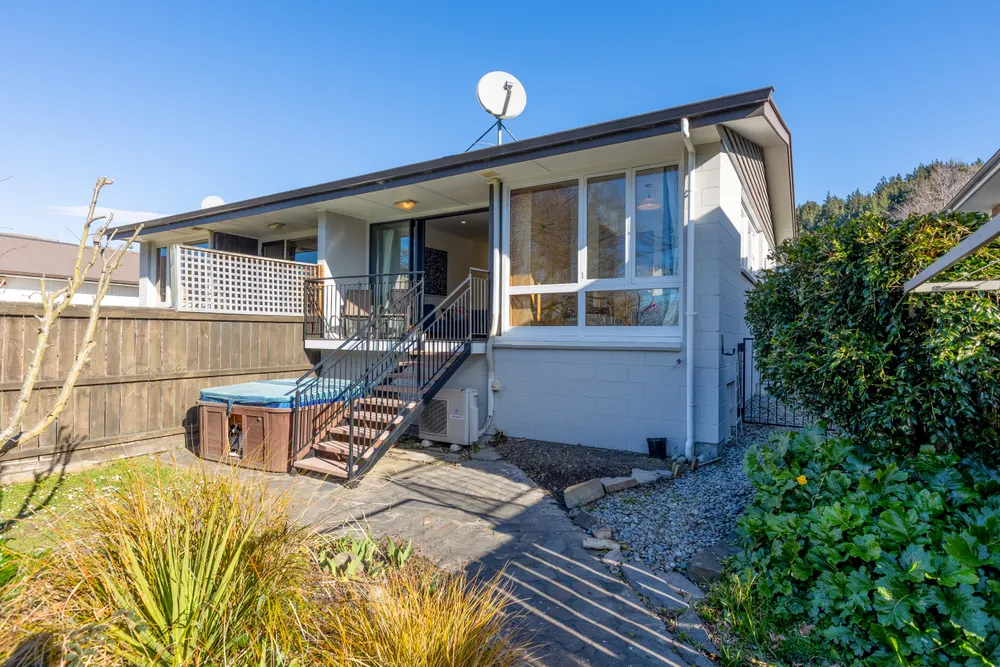 Photos of 22 Gunns Crescent