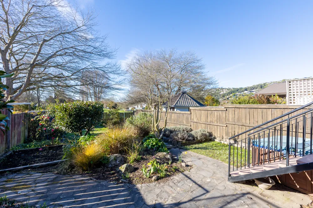 Photos of 22 Gunns Crescent