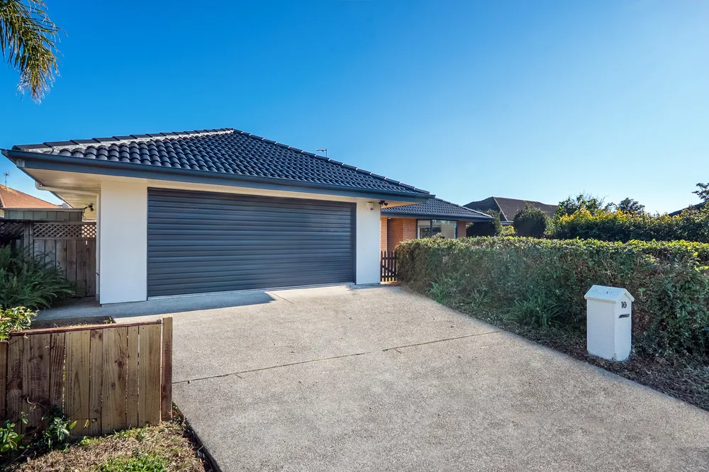 Photos of 10 Frank Bunce Grove