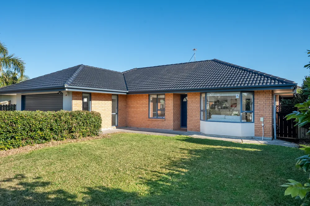 Photos of 10 Frank Bunce Grove
