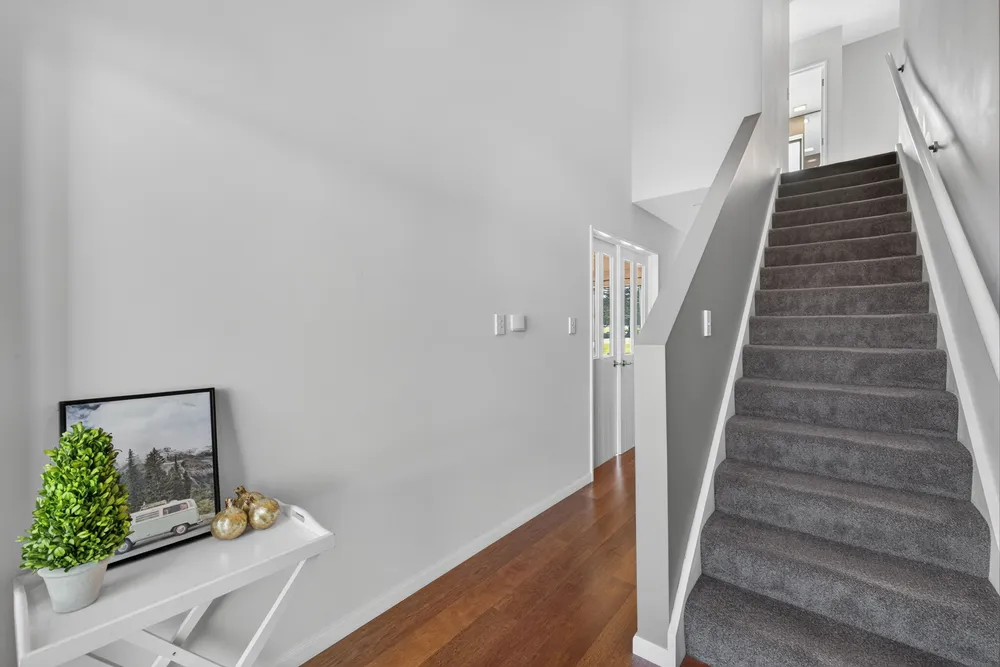 Photos of 550 Bower Avenue