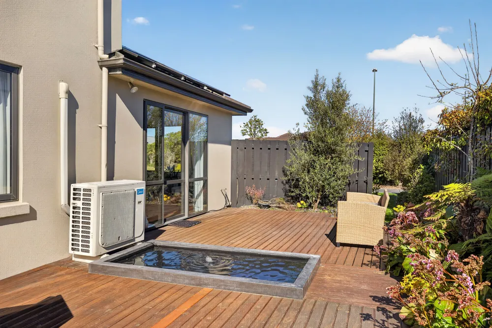 Photos of 550 Bower Avenue
