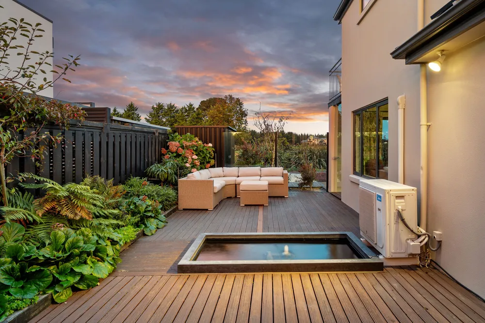 Photos of 550 Bower Avenue